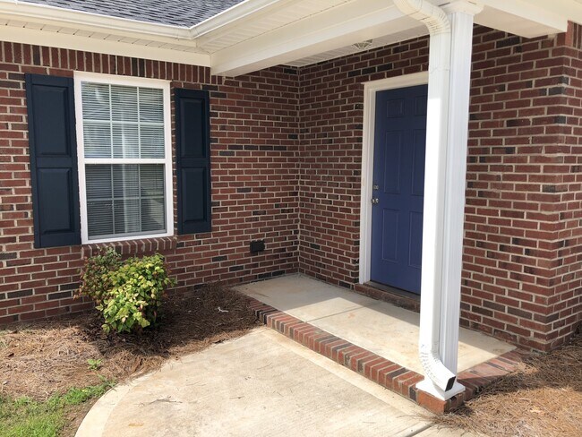 Building Photo - Available to show! **MOVE-IN Special $250 off the 1st full month's rent.**