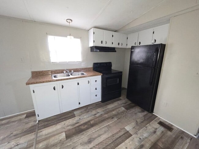 Building Photo - 614 Oakland Church Rd