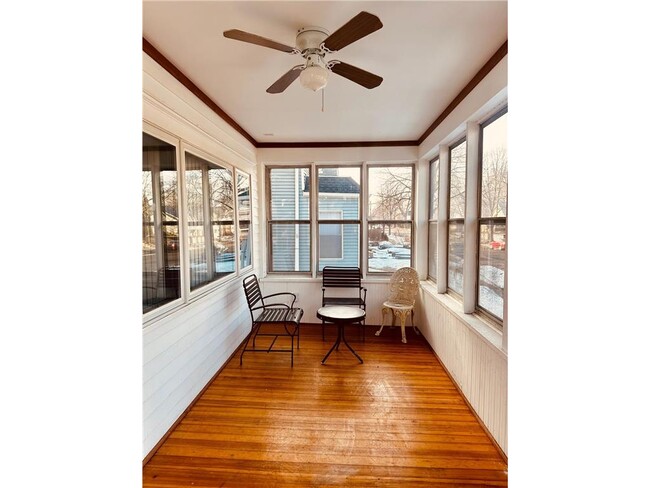 Building Photo - 246 Sidney St E