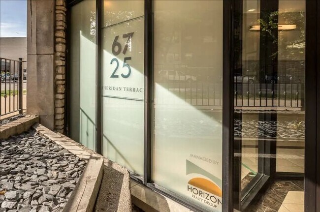 Foto del edificio - 6725 N Sheridan Rd