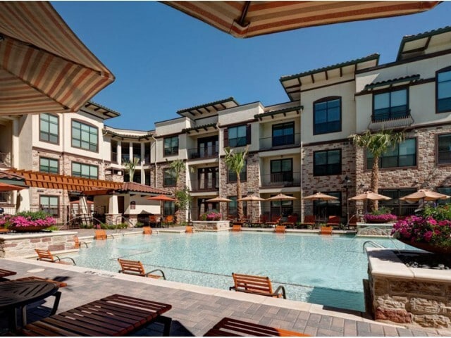 Building Photo - AMLI at Escena