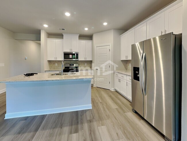 Foto del edificio - 769 Treeline Rd