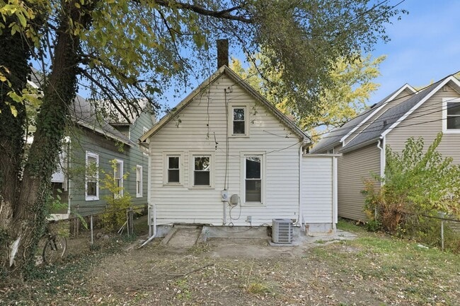 Building Photo - 3-Bed, 2-Bath Home with Large Kitchen & De...