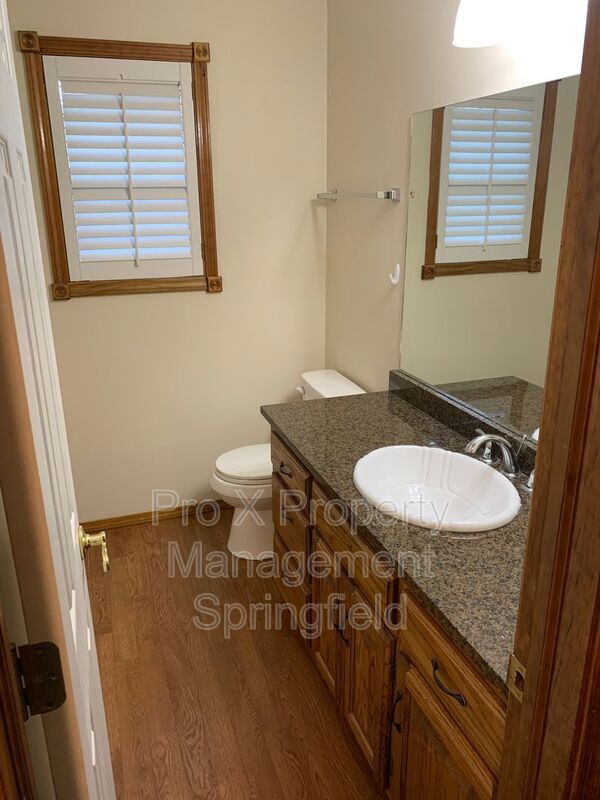 Building Photo - 1563 W Pheasant Run St