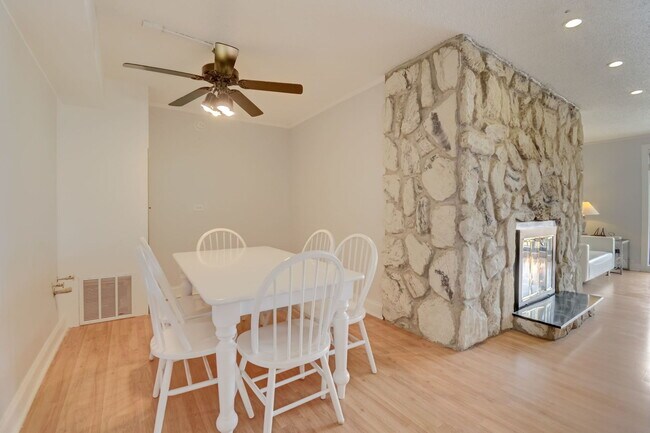 Building Photo - 9815 Lawrence Ct