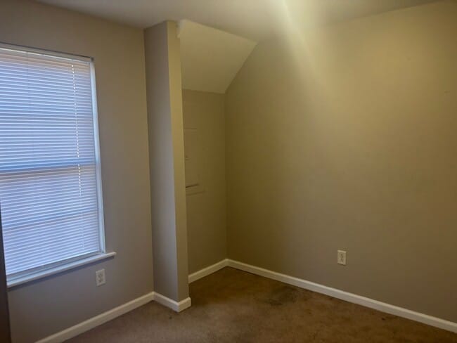 Building Photo - 1071 Kathryn