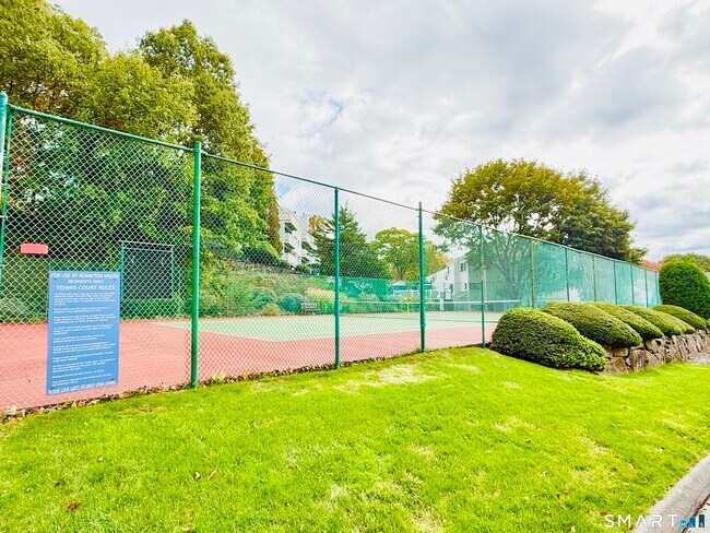 Foto del edificio - 129 Rowayton Woods Dr