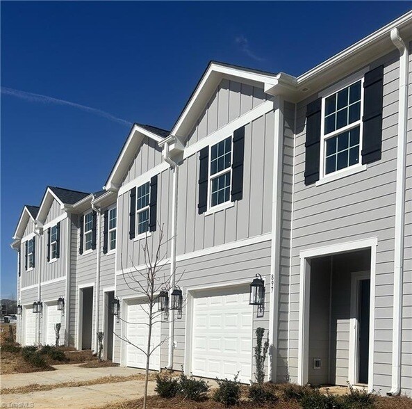 Foto principal - 1729 University Dr