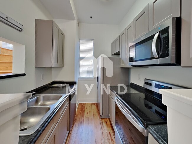Building Photo - 2042 Atherton Heights Ln