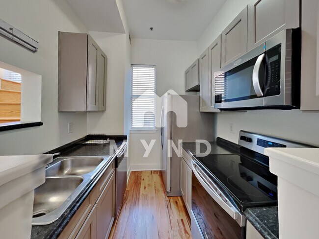 Foto del edificio - 2042 Atherton Heights Ln