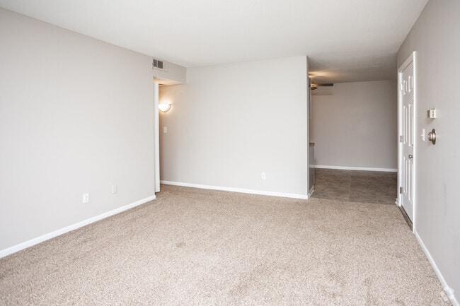 2BR, 1.5BA - 800 SF - Windsor Chateau Apartments