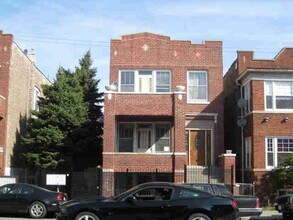 Building Photo - 3638 W Diversey Ave