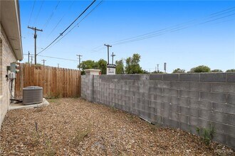 Building Photo - 11 N Hester St