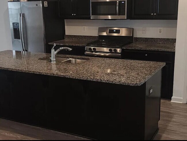 Foto del edificio - 2100 Elm Tree Ct