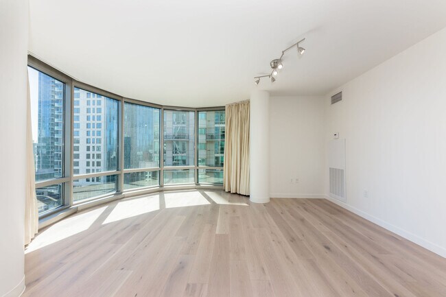 Foto del edificio - 333 1st St
