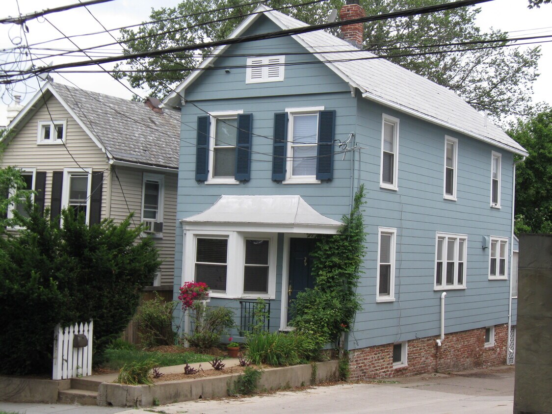 Foto principal - 4117 Brandywine St., NW
