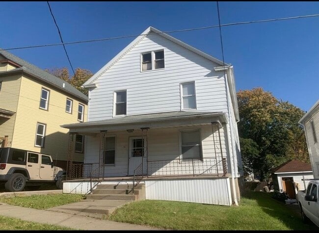 Building Photo - 31 Pulaski St