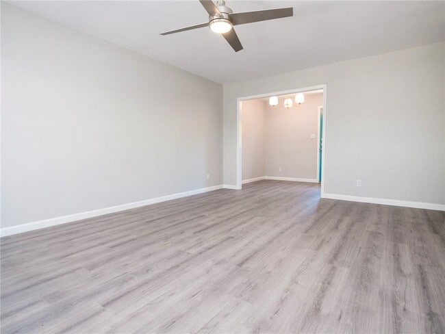 Building Photo - 2524 Glen Springs Way