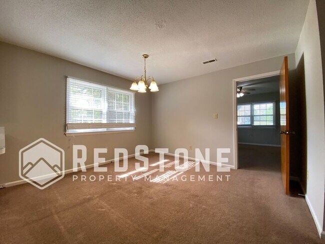 Building Photo - 2 Bed, 1.5 Bath - House