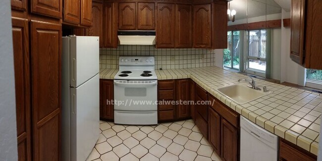 Building Photo - 1377 Pinehurst Square