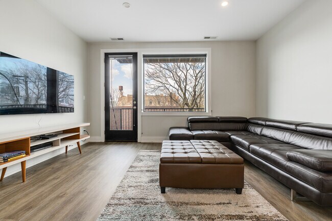 Foto del edificio - 2111 S Halsted St