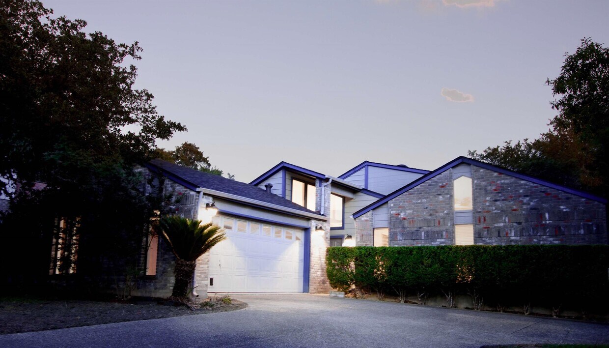 Primary Photo - 1806 Encino Bend