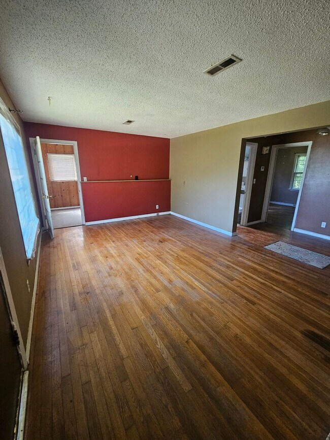 Foto del edificio - 3 bedroom | 1 bathroom | 1 car garage | Close to campuses & Rountree | Pets welcome!