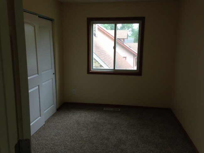 Building Photo - 5624 S 28th Ave