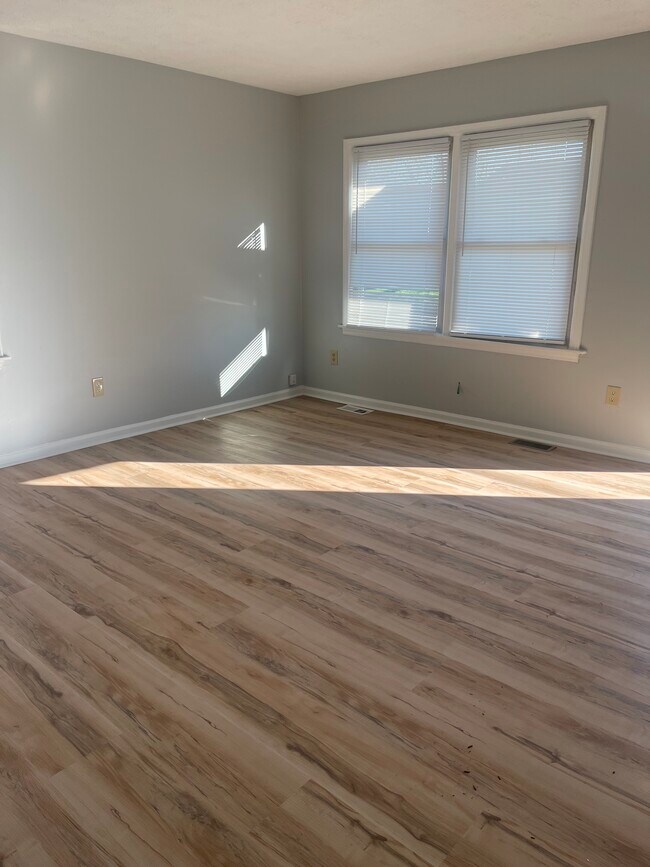 Foto del edificio - 16 Hughes Ave