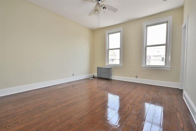 Foto del edificio - 68 W 11th St