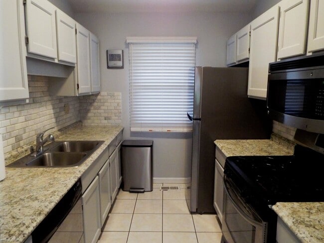 Foto del edificio - 1921 Stanford Dr