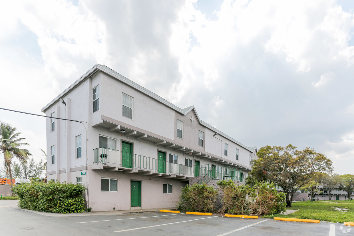 Primary Photo - Gardens Apartments