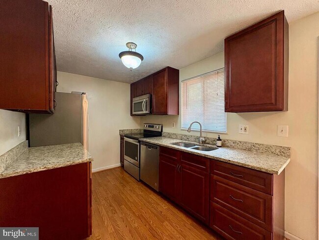 Foto del edificio - 8112 Parkdale Ct