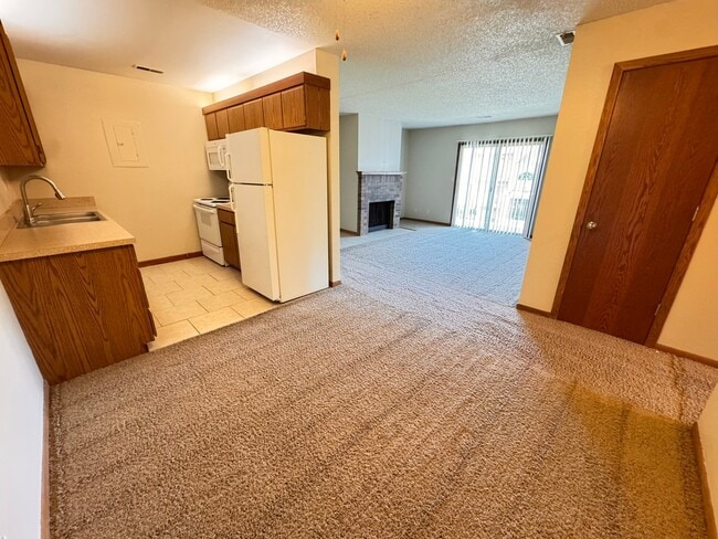 Building Photo - 5010 Emerald Dr