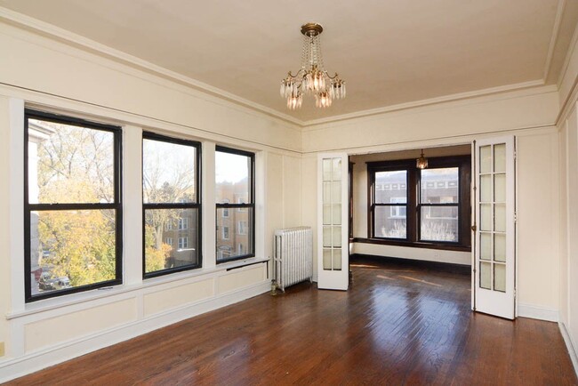 Foto del edificio - 2428 N Sawyer Ave