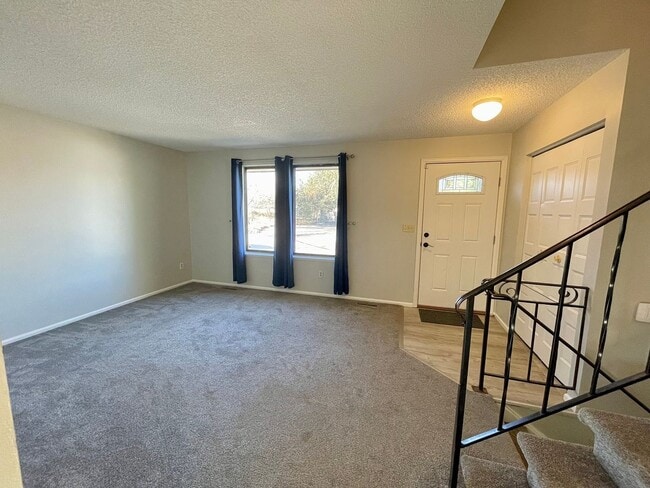 Building Photo - Beautiful updated 3 bedroom 2 bath home in Greeley!