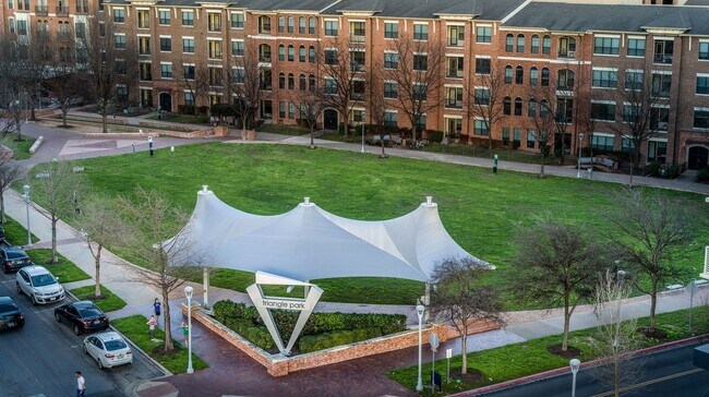 Foto del edificio - 4616 Triangle Ave