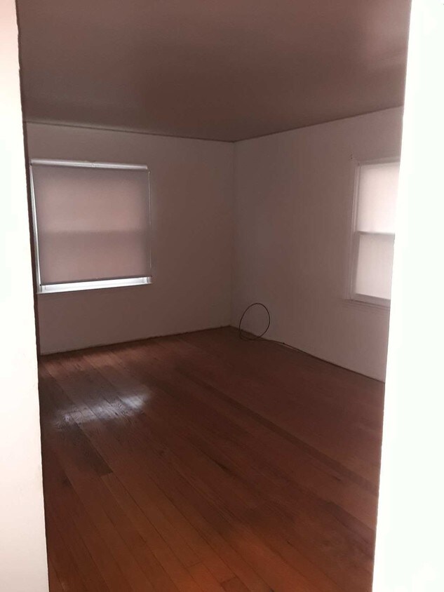 Foto del edificio - 672-740 Merton Rd