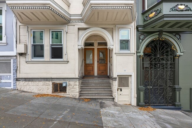 Photo - Remodeled pet friendly 1BR w/ shared roof deck, new kitchen, laundry Apartment