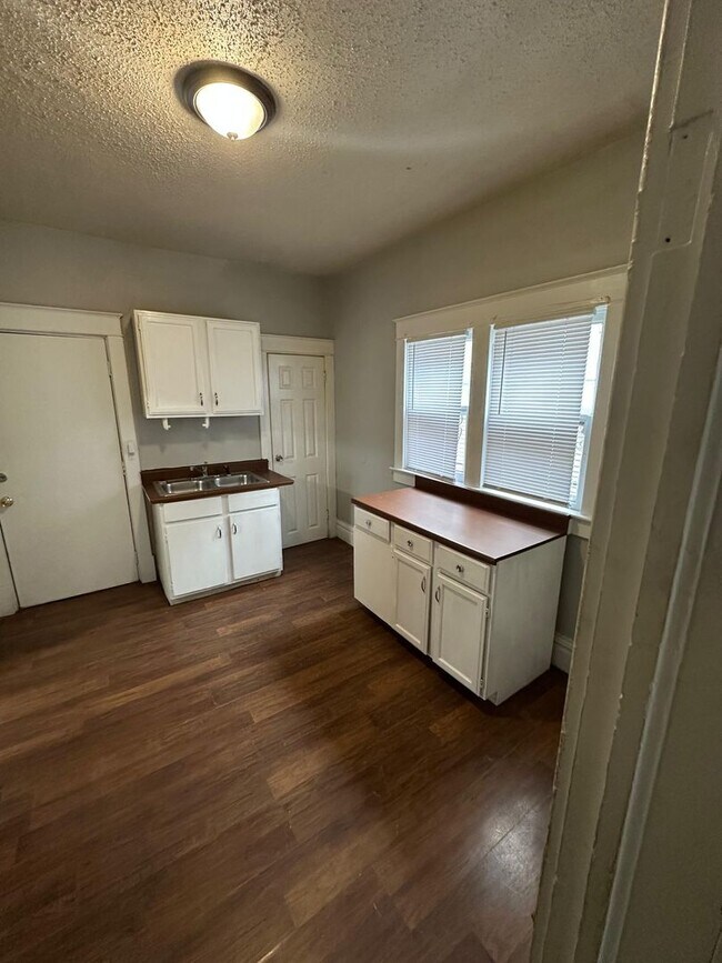 Building Photo - 3 bedroom 1 bath