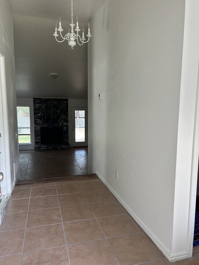 Building Photo - 5417 Trailview Dr