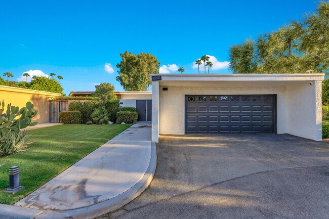 Building Photo - 47760 Eisenhower Dr