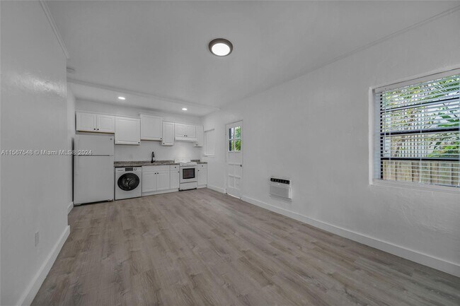 Foto del edificio - 7926 Abbott Ave