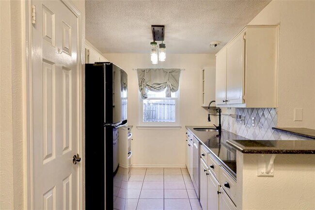 Foto del edificio - 8705 Clearbrook Trail