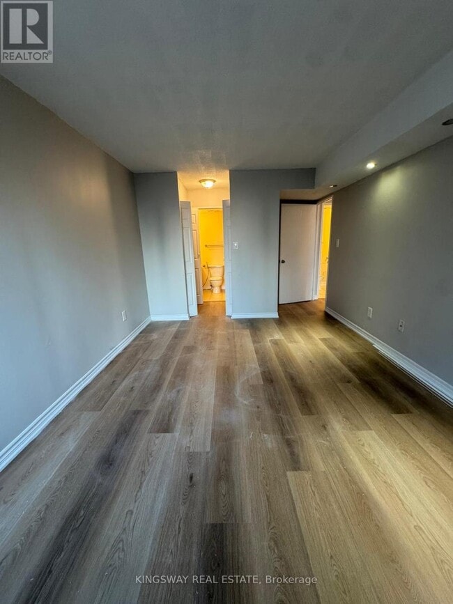 Building Photo - 350-350 Webb Dr