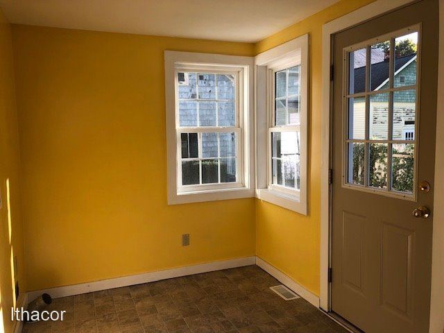 Building Photo - 3 br, 1 bath House - 9 Warren St