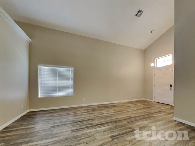 Foto del edificio - 12367 W Turney Ave