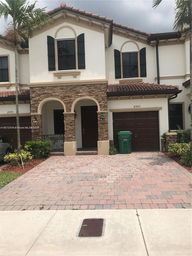 Foto principal - 8965 NW 98th Ave