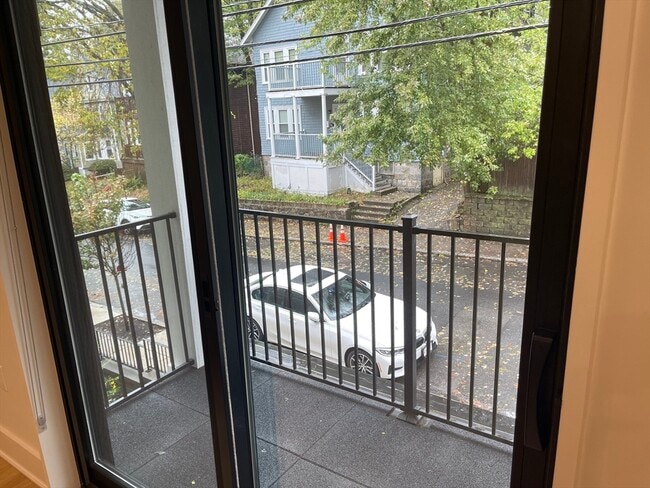 Building Photo - 69 Bailey St