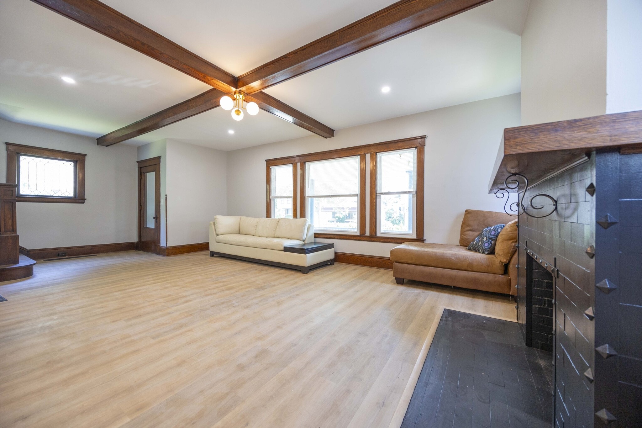 1496 E 107th St Cleveland, OH 44106 – photo 4